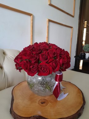 Vaso circular com rosas