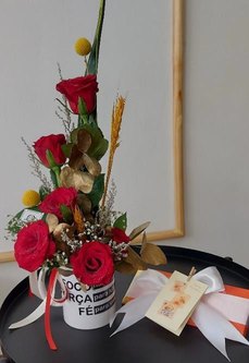 Combo arranjo na chávena + chocolate